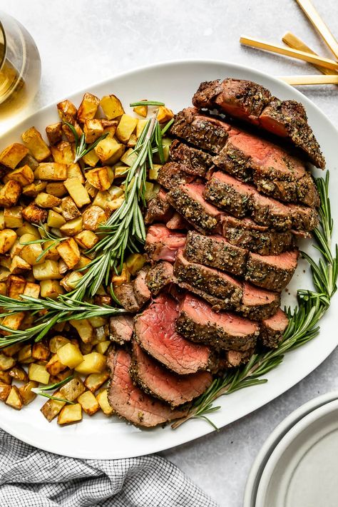 Rosemary Beef Tenderloin, Rosemary Beef, Roast Beef Tenderloin, Beef Tenderloin Roast Recipes, Beef Tenderloin Recipe, Recipe With Garlic, Beef Tenderloin Recipes, Roasted Beef, Beef Tenderloin Roast