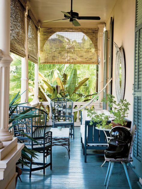 For the Costellos, a Gentle Chaos - The New York Times New Orleans Style Homes, Small Backyard Decks, Nola Style, Nola House, New Orleans Decor, New Orleans House, New Orleans Architecture, Building A Porch, New Orleans Style