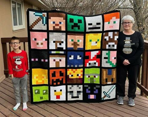 Minecraft Quilt. Best Ever. It's One Of A Kind, And Absolutely Amazing Minecraft Blanket, Minecraft Quilt, Minecraft Crochet, T Shirt Weaving, Rough Week, Crochet Flower Blanket, Flower Blanket, Minecraft Art, Crochet Tapestry