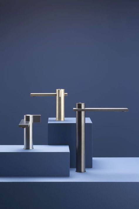 Ritmonio Debuting High-End Faucets at Salone del Mobile 2018 Large Shower Heads, Black Kitchen Faucets, Faucet Design, Large Shower, Bad Design, Faucet Handles, Bathroom Layout, Style At Home, Shower Faucet