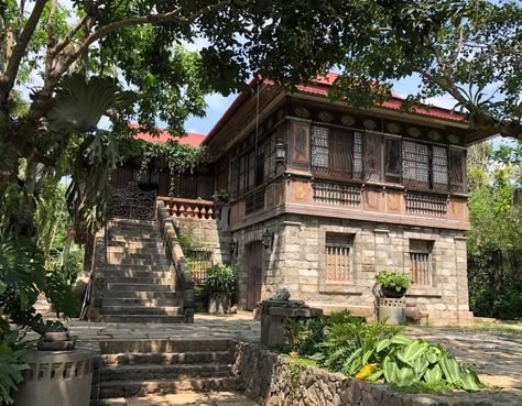 Philippines Old House Design, Spanish Era Philippines Houses, Filipino Inspired Architecture, Filipino Heritage House, Old Philippine Houses, Filipino Old House, Old Filipino Aesthetic, Modern Filipino House Exterior, Filipino Style House