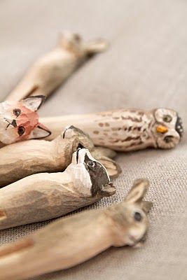 ∷ Variations on a Theme ∷ Collection of carved woodland animal clothespins Tre Kunst, Whittling Projects, Repurposed Art, Wooden Owl, Clothes Pegs, Repurposed Wood, Forest School, Wooden Pegs, Carving Ideas