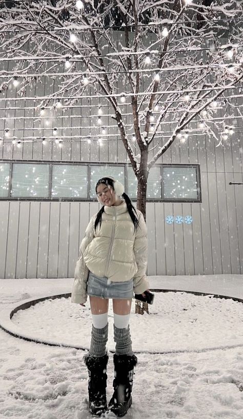 Winter Outfits Korean Snow, Korea Winter Fashion, Korean Outfits Winter, Japan Outfit Winter, Japanese Winter Fashion, Winter Inspo Outfits, Korean Style Winter, Winter Outfits Korean, Korean Winter Outfits