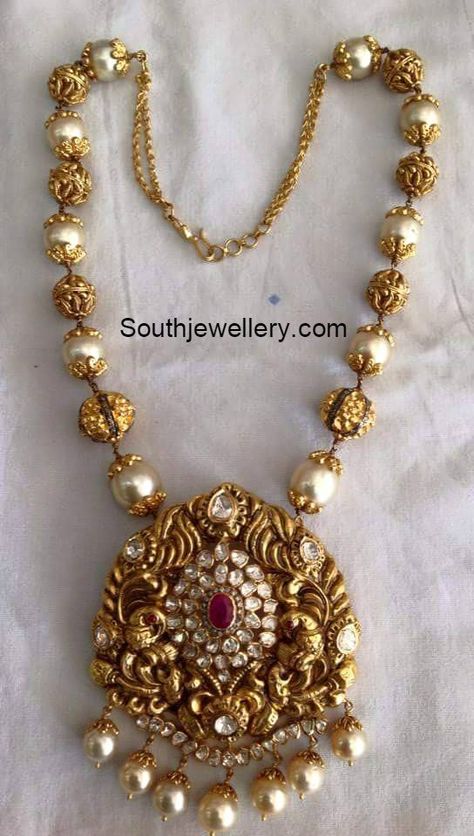 Nakshi Balls Mala, south sea pearls Gold Pearl Jewelry, Pearl Jewelry Design, Jewellery Wedding, Gold Jewelry Simple Necklace, Pearl Necklace Designs, Gold Necklace Indian Bridal Jewelry, Gold Pendant Jewelry, Black Beaded Jewelry, Ideas Nails