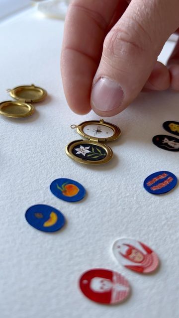 Evan Lorenzen on Instagram: "Here’s how I made some hand-painted miniature lockets. These are now up on my website if you’re interested in snagging one ☝️ #mini #tinyart #locket #art #painting #miniatureart #miniature" Hand Painted Locket, Hand Painted Ideas, Locket Painting, Mini Gifts Ideas, Tiny Art Ideas, Crafty Aesthetic, Mini Art Ideas, Made Gifts, Tiny Trinkets