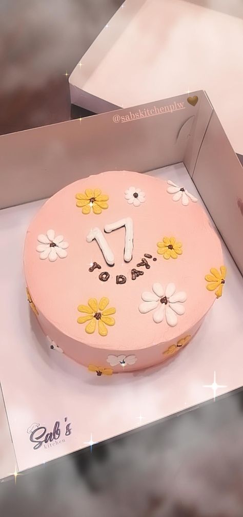 Birthday Cake Ideas 17th Girl, Cake Ideas For 17th Birthday Girl, 17th Birthday Cake Girl, Birthday Cake For 17th Birthday Girl, Cake For 17th Birthday Girl, Cakes For 17th Birthday Girl, Seventeen Inspired Cake, Bts Birthday Cakes, Birthday Cake 17th Birthday Girl