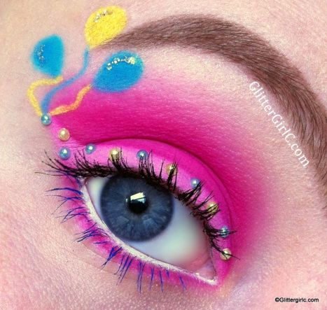 My Little Pony, Pinkie Pie Makeup. YouTube channel: https://www.youtube.com/user/GlitterGirlC Pinkie Pie Birthday, Pinkie Pie Costume, Pie Costume, Pinkie Pie Cosplay, Pinkie Pie Party, Pony Makeup, Pie Party, My Little Pony Birthday Party, My Little Pony Party