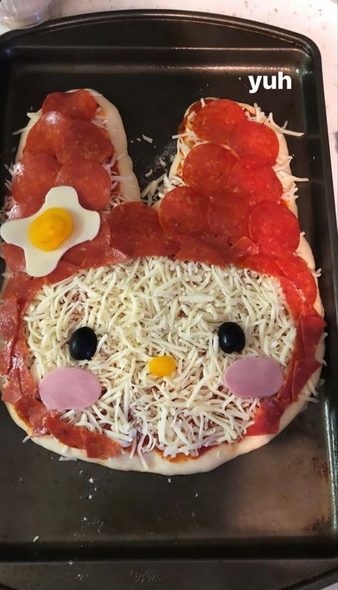 Kawaii Pizza Food, Cute Pizzas, Sanrio Birthday Ideas, My Melody Food, Kawaii Snacks, Sanrio Food, Hello Kitty Food, Cute Food Ideas, Cute Pizza