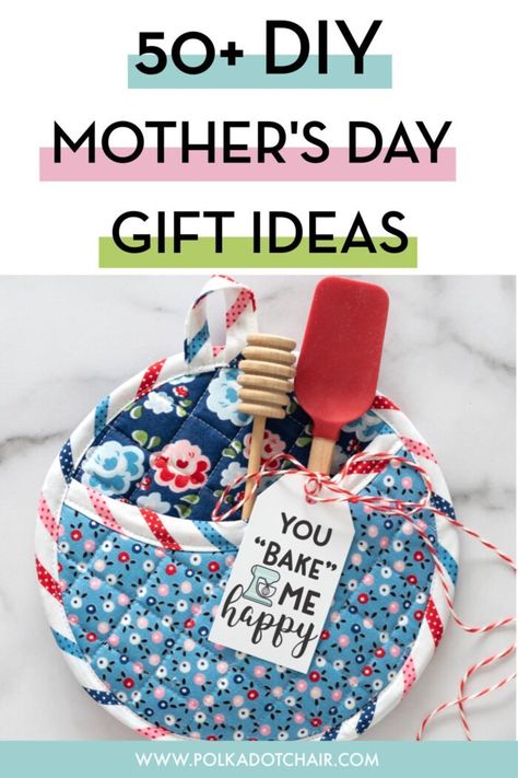 More than 50 DIY Mother's Day gift ideas. Lots of fun things to make for mom, including free printable gift tags and simple sewing patterns #mothersday #mothersdaygift Free Mothers Day Gift Ideas, Diy Study Table, Cucumber Trellis Diy, Homemade Gifts For Mom, Trellis Diy, Diy Easter Basket, Easy Mother's Day Crafts, Diy Landscaping Ideas, Cute Mothers Day Gifts