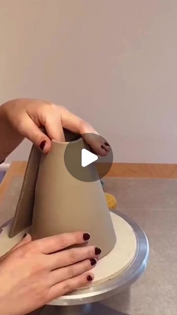 Discover a world of ceramics! on Instagram: "How to make ceramic jug by @jeje.things  Check out our link in bio for similar ceramic creations, and remember to follow @craftyclayworks for more! 🤎 ✧˖°  ✦•𐃬 𐃰 𐃨 𐃢 𐃭•★•𐃭 𐃢 𐃨 𐃰 𐃬•✦  #potterylove #potteryart #wheelthrownpottery #midcenturyceramics #ceramicsclass #ceramicsculpture #studiopottery #australianceramics #ceramicsart #modernceramics #potterystudio #ceramicstudio #ceramicsdaily #handpaintedceramics #stonewareceramics #ceramicsculptures #handbuiltceramics #ceramicsofinstagram #potterybarn #creativeatheart #ceramicsstudio #handmadeceramics #potterywheel #instapottery #woodfiredceramics #ceramicsdesign #handmadepottery #contemporaryceramics #instaceramics #potterylife" Easy Ceramic Vase, Teapot Pottery Ideas, Handmade Pottery Mugs Ideas, Hand Building Ceramics Ideas, Easy Handbuilt Pottery Ideas, Hand Built Ceramics Ideas, Ceramic Teapots Handbuilt, Hand Built Pottery Vases, Ceramic Jugs Pottery