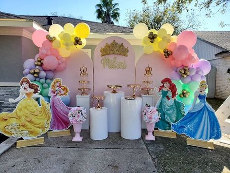 1st Birthday Princess Theme Decorations, Princess Theme Balloon Decoration, Disney Princess Balloon Garland, Princess Balloon Decorations, Princess Birthday Party Backdrop, Disney Princess Backdrop, Princess Birthday Party Decorations Diy, Theme Balloon Decoration, Disney Princess Decorations