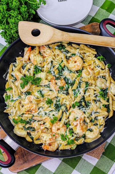 Cheese Shrimp Penne Pasta, Pasta And Spinach, Cheese Shrimp, Cheesy Shrimp, Shrimp Pasta Recipes Easy, Hot Chicken Wings, Spinach Pasta Recipes, Shrimp And Pasta, Recipes For Pasta