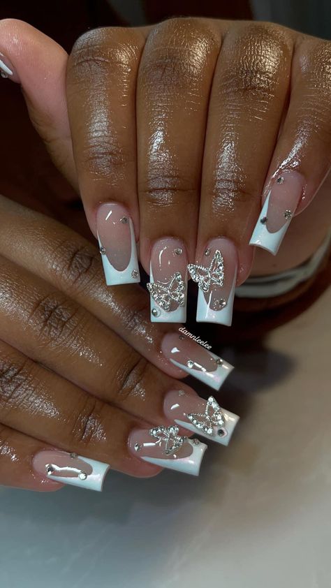 Cute Simple Graduation Nails, Cute White Nails For Graduation, Cute Nail Designs Medium Length, Nails For Ball Gown, Senior Portrait Nail Ideas, Soft Pink And Silver Nails, Short Nail Designs Japanese, Nails Idea Birthday, White Nail Aesthetic