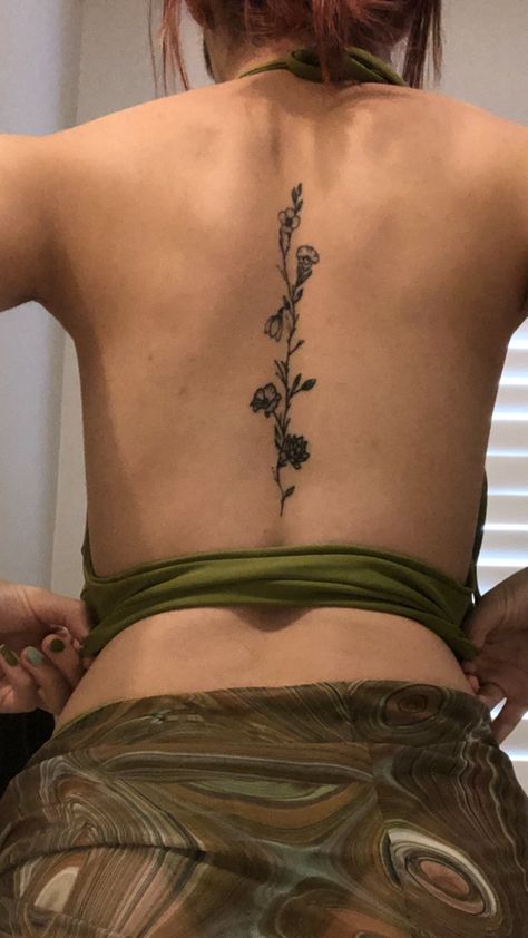 flower tattoo Ephemeral Tattoo, Tattoo Henna, Spine Tattoos For Women, Spine Tattoo, Discreet Tattoos, Dainty Tattoos, Subtle Tattoos, Spine Tattoos, Elegant Tattoos