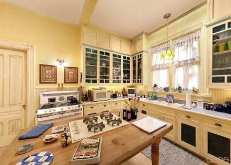 A closer look at the kitchen from Halliwell Manor on the TV show "Charmed" Charmed Halliwell Manor, Charmed House Aesthetic, Charmed House Floor Plan, Charmed House Interior, Charmed Kitchen, Charmed Manor, Charmed Aesthetic, Manor Bathroom, Charmed House