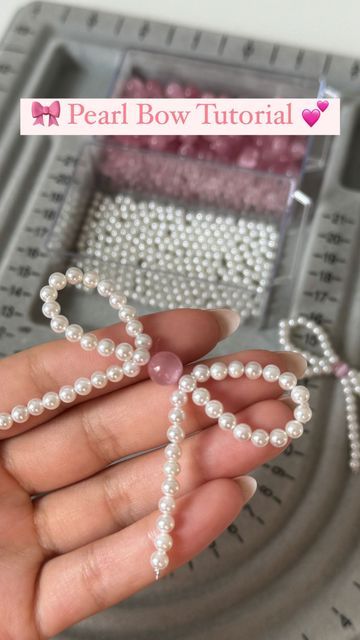 How To Make Jewelry With Beads, Necklace From Beads, Pearls Bracelet Diy, Necklace Beaded Ideas, Wire Bows Diy, Tiny Bead Ideas, Easy Crafts With Beads, Making Pearl Jewelry, How To Make Cute Jewelry