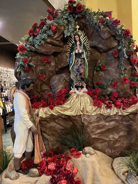 Virgencita Altar At Home, Virgin Mary Altar Decoration, Altar Para La Virgen Ideas, Outside Altar, Guadalupe Altar, Mexican Catholic Art, Virgin Guadalupe, Paw Birthday, Home Altar Catholic