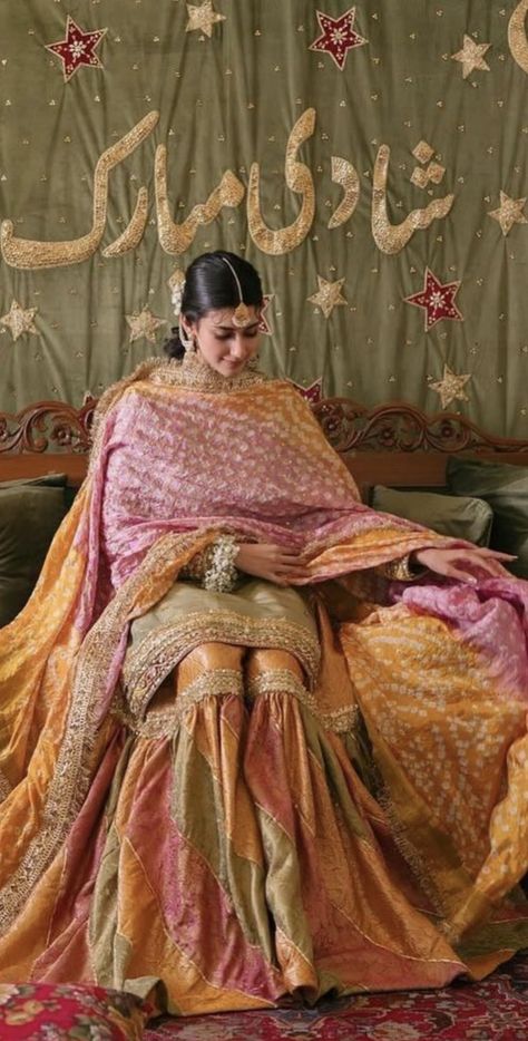 Haldi Outfits Pakistani, Dholki Dress Ideas, Mayoon Outfits Pakistani, Haldi Garara Dress, Mendhi Outfits Pakistani, Dholki Outfit Bride, Pakistani Engagement Dresses Simple, Haldi Gharara, Ghrara Design Pakistani