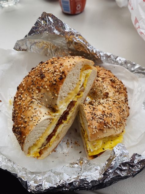 New York Breakfast Sandwich, Nyc Bacon Egg And Cheese, Bacon Egg And Cheese Everything Bagel, Bacon Egg And Cheese Sandwich New York, Egg And Cheese Bagel Sandwich, Healthy Bagel Sandwich Lunch, Bacon Egg Cheese Sandwich, Bagel Sandwich Aesthetic, Nyc Bagel Aesthetic