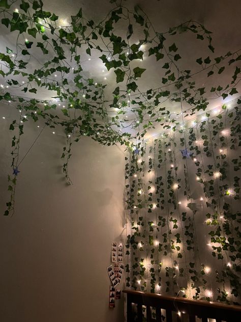 Dim Fairy Lights, Fairy Lights Celling, Ivy Garland Decor Ideas, Fairy Lights And Vines On Ceiling, Fake Leaves And Fairy Lights, Plants On Ceiling Bedroom, Ceiling Ivy Decor, Fairy Lights Behind Tv, Fairy Lights On Ceiling Bedroom