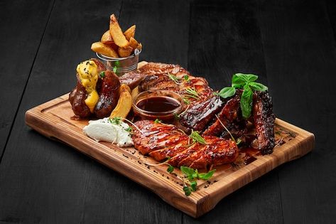 Grilled assorted meat platter with potat... | Premium Photo #Freepik #photo #ribs #chicken-steak #pork-steak #bbq-ribs Grill Shack, Photo Grill, Xmas Food Ideas, Plating Food Presentation, Grilled Platter, Bbq Platter, Gastro Pub, Plating Food, Gastro Pubs