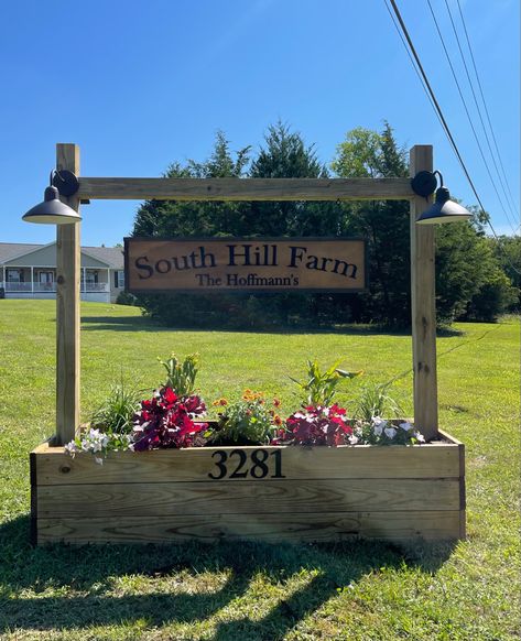 Ranch Address Sign Ideas, Wood Driveway Entrance, Shop Landscaping Ideas, Mailbox With Farm Sign, Diy Driveway Sign, Driveway Entrance Flower Bed Ideas, Address Flower Box Diy, Diy Farm Signs Entrance, Front Yard Sign Ideas