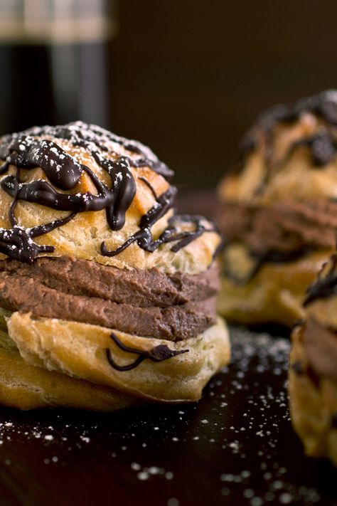 Chocolate Cream Puff Chocolate Cream Puffs, Chocolate Cream Puff, Cream Puff Recipe, Pinterest Christmas, Chocolate Dreams, Choux Pastry, Cream Puff, Dessert Bar, Cream Puffs