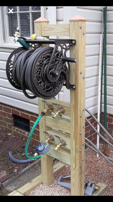 Garden Hose Storage, Garden Hose Holder, Garden Hose Reel, Hose Reels, Front Porch Ideas Australia, Hose Storage, Farmhouse Front Porches, Front Porch Ideas Curb Appeal, Hose Holder