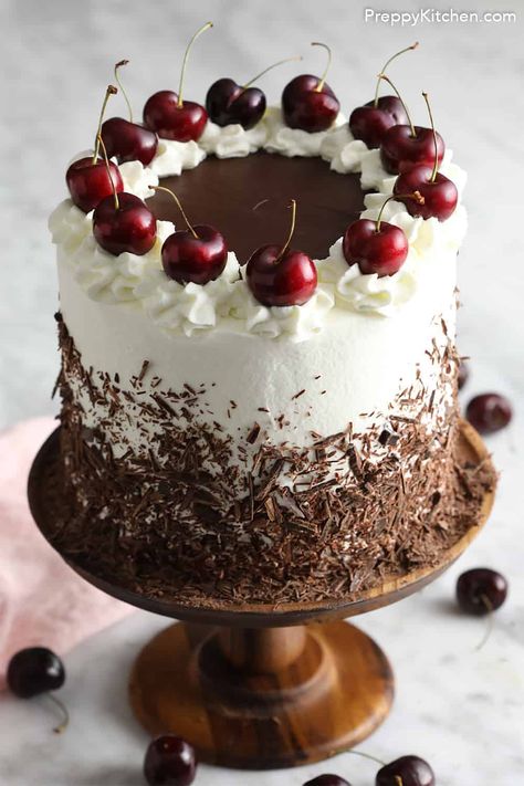 Black Forest Cake Decoration, Chocolate Cake Layers, Black Forest Cake Recipe, Black Forest Gateau, Chocolate Cake Designs, Cherry Brandy, New Year's Cake, 6 Cake, Cake Layers