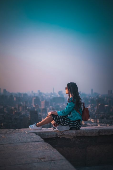 City Poses, Sky Color Palette, Photo Summer, Color Palette Ideas, Fashion 80s, Sky Color, Digital Marketer, Shooting Photo, Instagram Influencer