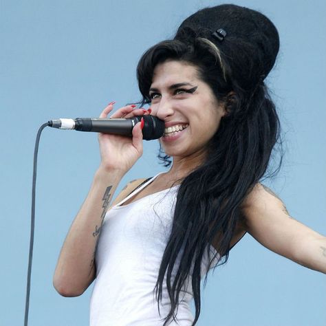 Amy Winehouse film shortlisted for best documentary at 2016 Oscars | Gigwise Amy Winehouse Costume, The Beauty Of Cinema, Amy Wine, Title Inspiration, Amy Winehouse Style, Female Rock Stars, Amy W, Super Princess Peach, Amazing Amy