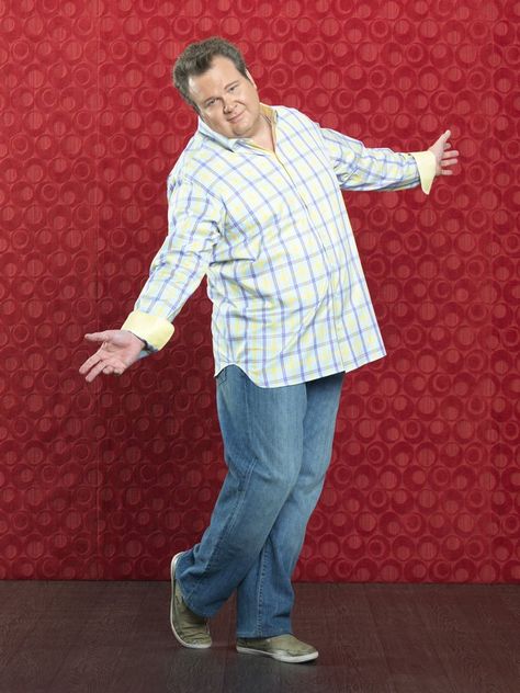 Cameron from Modern Family! Cam Modern Family Photoshoot, Can Modern Family, Modern Family Season 2, Cam Modern Family, Modern Family Memes, Cameron Tucker, Weird Poses, Eric Stonestreet, Whisper Background