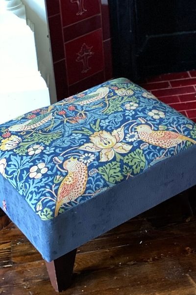 DIY Footstool from an Upcycled Plastic Tub! Diy Poofs Ottoman, Poofs Ottoman, Diy Footstool, Tray Table Decor, Outdoor Footstool, Upcycle Storage, Small Footstool, William Morris Strawberry Thief, Footstool Coffee Table