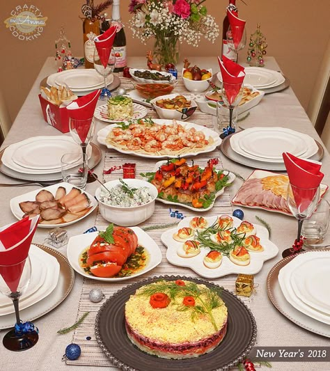 New Year 2018 table Russian Dinner Party, New Years Dishes Ideas, Christmas Table With Food, Russian New Year Food, New Year Table Food, New Year’s Day Food, New Years Dishes, New Year Eve Food Ideas, New Year's Day Food