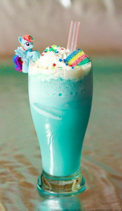 Unicorn Desserts, Fro Yo, When He Says, Colorful Desserts, Candy Drinks, Starbucks Drinks Recipes, Milkshake Recipes, Milk Shakes, Pretty Drinks