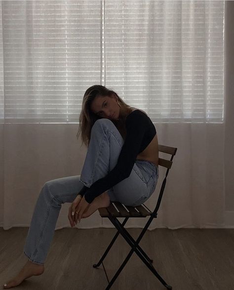 Chair Photography, Chair Pose, Self Photography, Fashion Model Poses, Studio Photography Poses, Minimal Photography, Self Portrait Poses, Selfie Poses Instagram, Sitting Poses