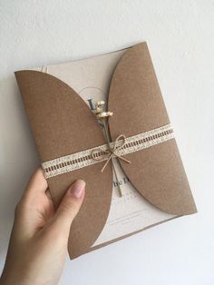 Envelope For Invitation Card, Rustic Cards Handmade, Invitation Card Ideas Handmade, Handmade Invitation Card Design, Handmade Invitation Cards Ideas, Wedding Card Envelope Design, Envelope Design Diy, Invitation Envelope Ideas, Invitation Card Design Handmade