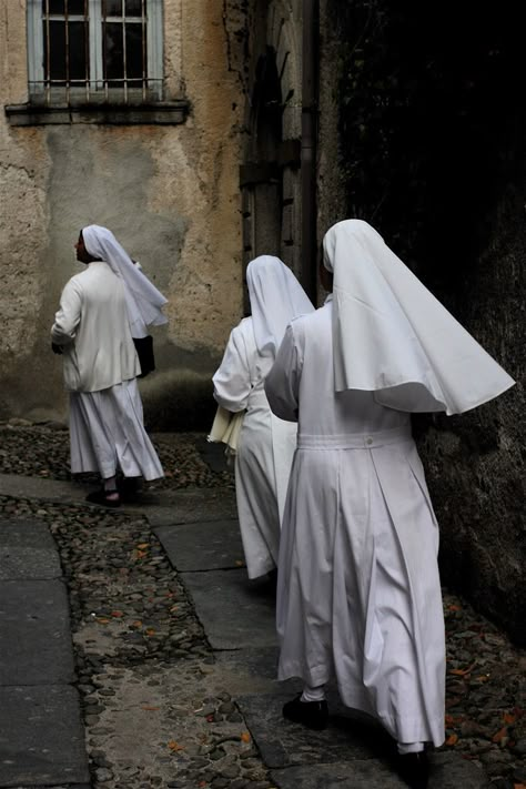 Nuns on the run. Monastic Life, Creepy Pictures, Bride Of Christ, Fig Tree, Blessed Mother, Bad Habits, Catholic Faith, Catholic Church, Short Film