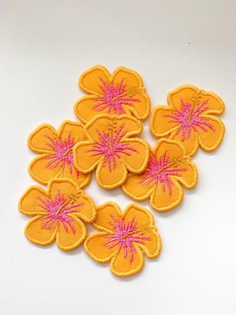 Iron-on patch available in various colors Girl Patches, Hawaiian Hibiscus, Hawaiian Flower, Cute Patches, Chula Vista, Flower Patch, Personalized Embroidery, Hawaiian Flowers, Hibiscus Flower