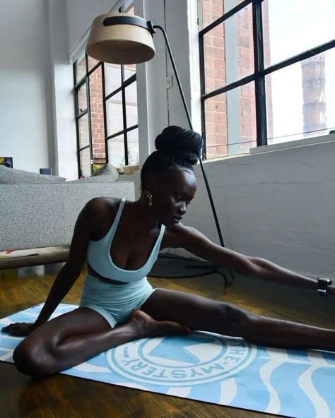 Yoga Bikram, Fitness Vision Board, Yoga Aesthetic, 2023 Mood, Vision Board Pictures, Black Femininity, Vision Board Manifestation, Black Yoga, Manifestation Board