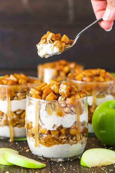 Caramel Apple Dessert Recipes, Caramel Apple Trifle, Fall Treats Recipes, Best Apple Desserts, Caramel Apple Desserts, Caramel Apples Easy, Apple Desserts Easy, Apple Treat, Trifle Desserts