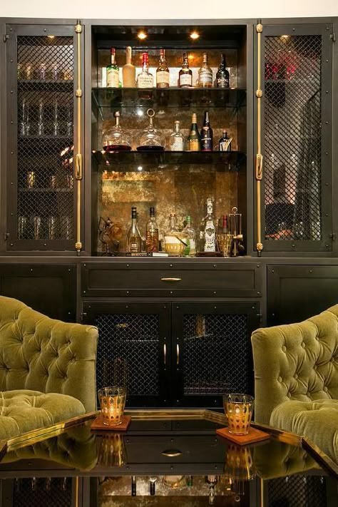 Elegant home bar in a room with tufted sofas Hollywood Regency Living Room, Regency Living Room, Bourbon Room, Whiskey Room, Home Bar Cabinet, Bar Mini, Modern Home Bar, Home Bar Rooms, Bar In Casa