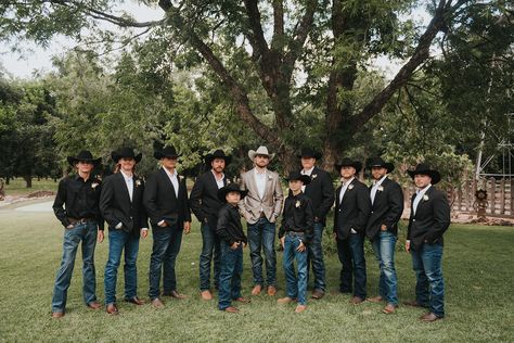 Wedding Men In Jeans, Suit Jacket With Jeans For Men Wedding, Black Jeans Wedding Outfit Men, Jeans And Tux Jacket Wedding, Jeans With Suit Jacket Men, Blue Jean Groomsmen Attire, Jeans Men Wedding Attire, Blue Jeans Wedding Men, Black Suit Jacket With Jeans Mens