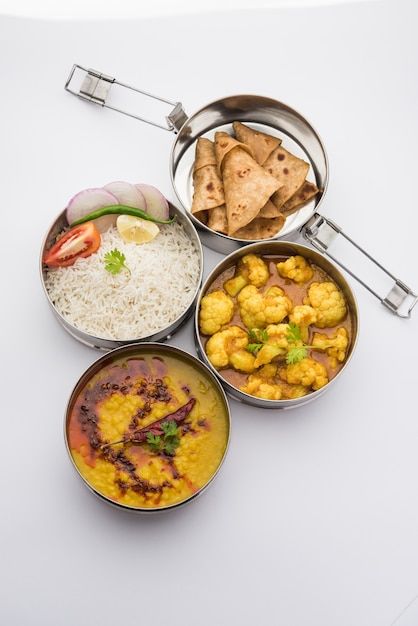 Indian vegetarian lunch box or tiffin ma... | Premium Photo #Freepik #photo #tiffin #indian-food #indian-cuisine #chapati South Indian Cafe, Indian Lunch Box, Vegetarian Lunchbox, Tiffin Service, Indian Fast Food, Lunch Recipes Indian, Lunch Box Recipe, Tiffin Recipe, Meal Box