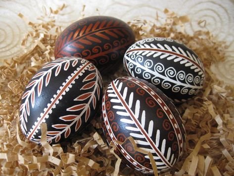 Easy Ukrainian Easter Eggs, Ukranian Eggs, Pysanky Eggs Pattern, Eggs Art, Pysanky Egg, Easter Egg Ideas, Spring Easter Eggs, Ukrainian Eggs, Easter Egg Art