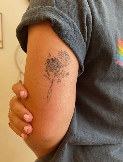 Floral Tattoo Women Arm, Hydrangea And Rose Bouquet Tattoo, Birth Flower Tattoos Placement Ideas, Above Elbow Tattoos For Women Flowers, Flower Bouquet Tattoos For Women, Dainty Memorial Tattoos For Women, June And October Flower Tattoo, Tricep Flower Tattoo, Dainty Flower Tattoo Placement