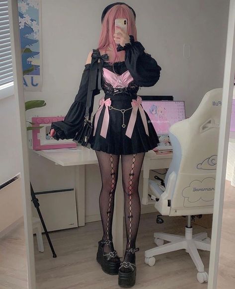 Pink Goth Outfits, Soft Alternative Outfits, Goth Kawaii Fashion, Outfits Goth, Punk Style Outfits, Dress Kawaii, Pastel Goth Outfits, Egirl Outfits, Pastel Goth Fashion