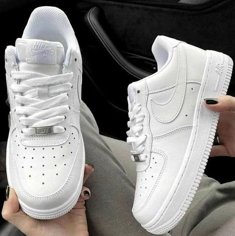 Nike Air Force One Blanche, Cool Shoes Women Nike, Nike Air Force Shoes Women, Airfors Nike, Nikes Shoes Women's, Air Nike Shoes Women, Air Force 1 Blanche, Air Forse1, Air Shoes For Women