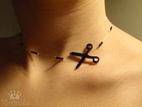 forbici Scissor Necklace, Weird Jewelry, Funky Jewelry, Pretty Jewellery, Bijoux Diy, Jewelry Inspo, Larp, Diy Schmuck, Cute Jewelry