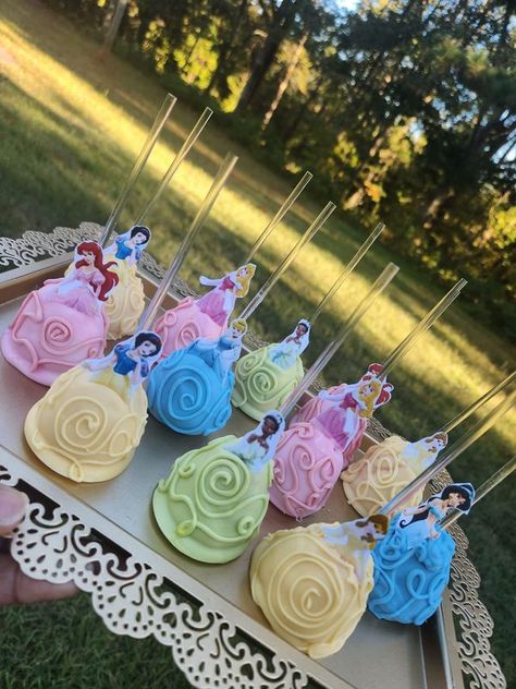 What’s Baking? The Sweet Spot🍭🎂 | "Princess themed cake pops" | Facebook Princess Breakfast Party, Disney Princess Treats, Disney Princess Cake Pops, Princess Cake Table, Princess Party Snacks, Princess Ball Party, Princess Brunch, Disney Deserts, Five And Fabulous